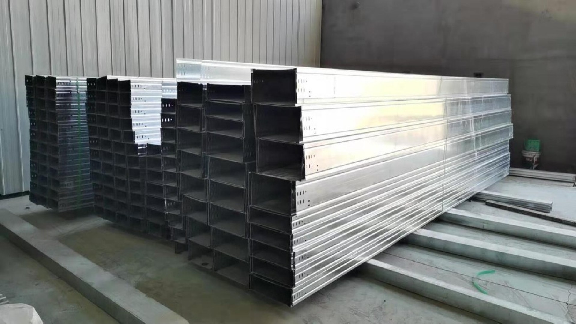 Effectiveness of measures for installing hot-dip galvanized cable tray